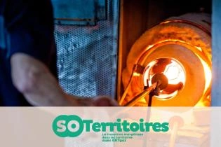 Photo : getty Images (usine de fabrication de verre) - logo soTerritoires